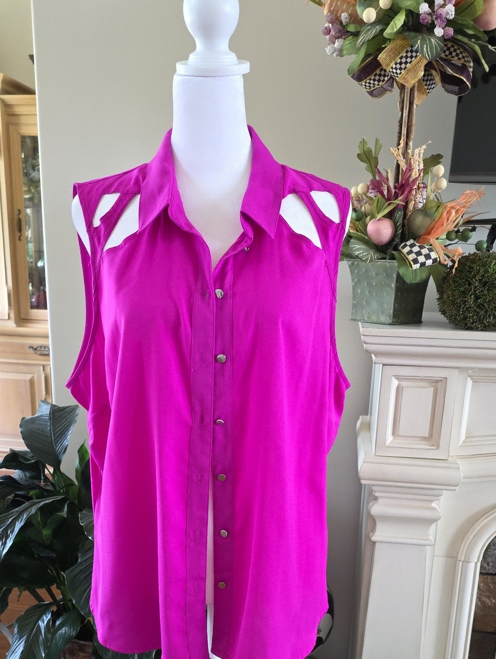Worthington Sleeveless Button-Front Blouse in Fuchsia